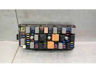 Recambio de caja reles / fusibles para chevrolet captiva 2.0 diesel cat referencia OEM IAM 95037413 95037413 