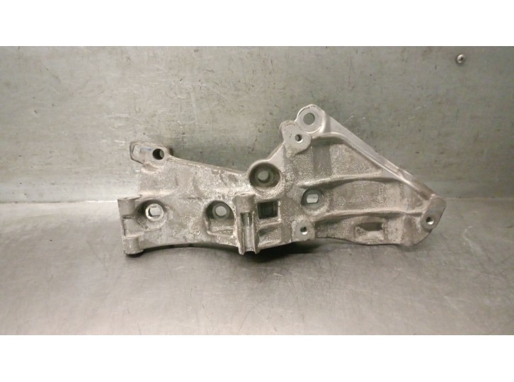 Recambio de soporte alternador para renault megane ii berlina 5p 1.6 16v referencia OEM IAM 8200425034 8200663057 