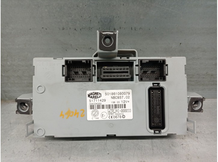 Recambio de caja reles / fusibles para alfa romeo 147 (190) 1.6 16v cat referencia OEM IAM 51711429  501861080079