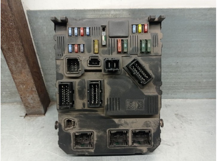 Recambio de caja reles / fusibles para citroën c2 1.4 referencia OEM IAM 9653667380 S118085200L