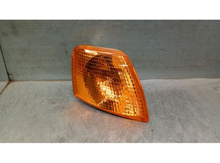 Replacement right front light for Volkswagen Passat Saloon (3B2) 1.9 TDI OEM IAM reference 3B0953042 3B0953042 