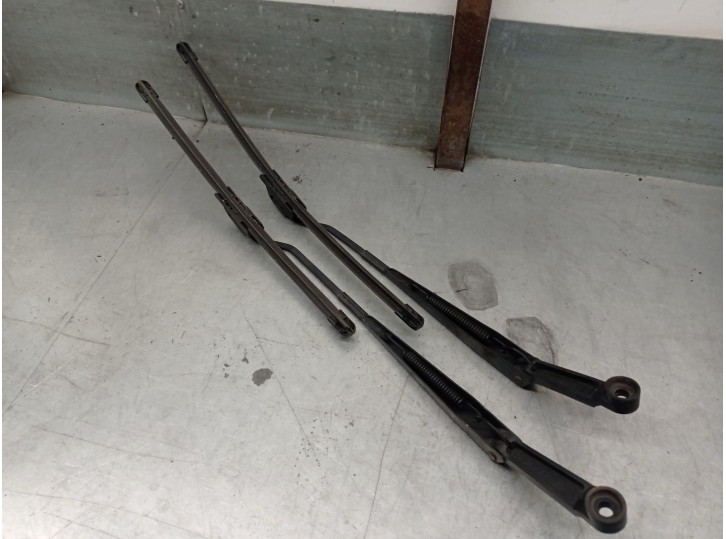 Recambio de brazo limpia delantero derecho para daewoo lacetti 1.6 cat referencia OEM IAM 96476708 96476709 