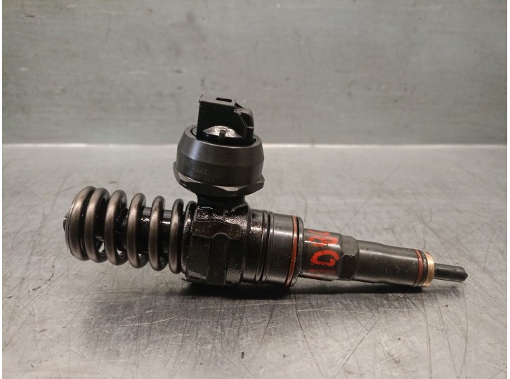 Recambio de inyector para volkswagen passat berlina (3b3) 1.9 tdi referencia OEM IAM 038130073AL  0414720039 BOSCH