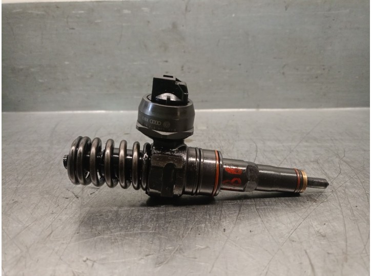 Recambio de inyector para volkswagen passat berlina (3b3) 1.9 tdi referencia OEM IAM 038130073AL  0414720039 BOSCH