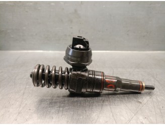 Recambio de inyector para volkswagen passat berlina (3b3) 1.9 tdi referencia OEM IAM 038130073AL  0414720039 BOSCH