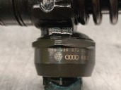 Recambio de inyector para volkswagen passat berlina (3b3) 1.9 tdi referencia OEM IAM 038130073AL  0414720039 BOSCH