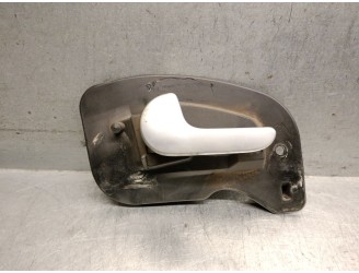 Recambio de maneta interior delantera izquierda para opel corsa c 1.3 16v cdti cat (z 13 dt / ln9) referencia OEM IAM 131110956 