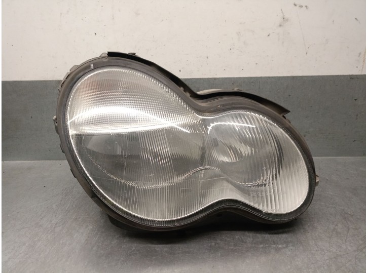 Recambio de faro derecho para mercedes-benz clase c (w203) berlina 1.8 cat referencia OEM IAM A2038200261 A2038200261 