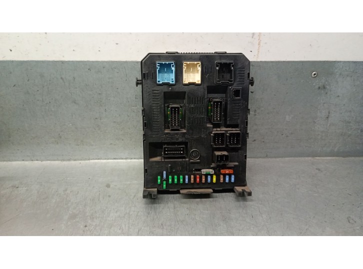 Recambio de caja reles / fusibles para citroën c4 berlina sx referencia OEM IAM 9660105980  