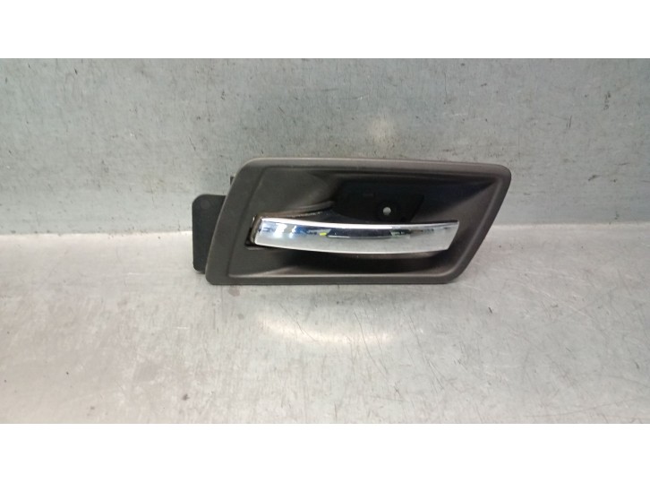 Recambio de maneta interior delantera izquierda para chrysler grand voyager v (rt) 2.8 crd referencia OEM IAM 5020799AB 5020799A