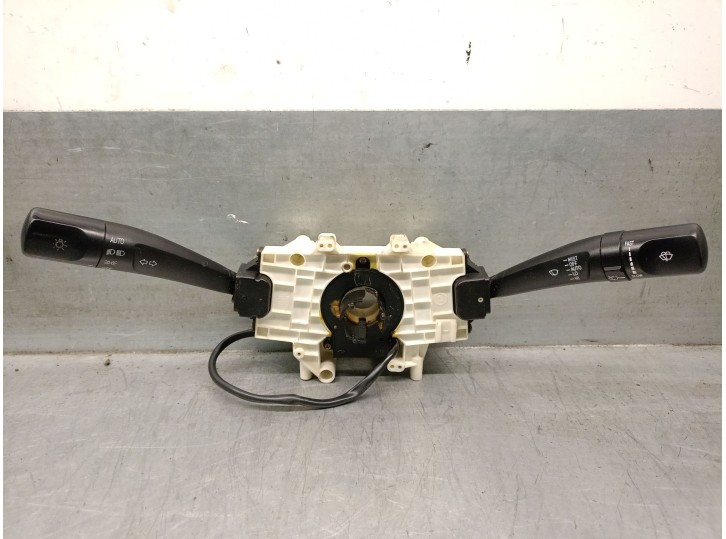 Recambio de mando luces para ssangyong rodius i 2.7 xdi 4wd referencia OEM IAM 8592208040 8592208040 