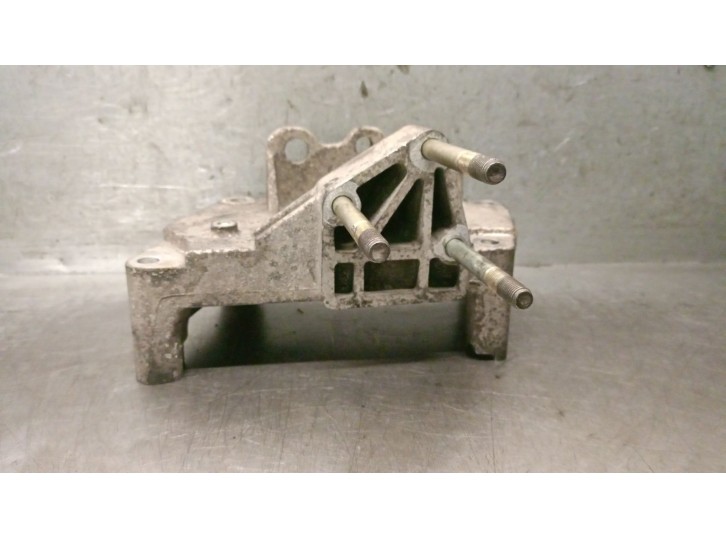 Replacement engine mount for Fiat Idea (135) 1.3 JTD CAT OEM IAM reference 55189875 55208372 
