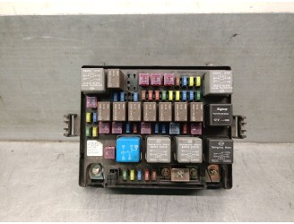 Recambio de caja reles / fusibles para ssangyong rodius i 2.7 xdi 4wd referencia OEM IAM A120ED  SSANGYONG MOTOR