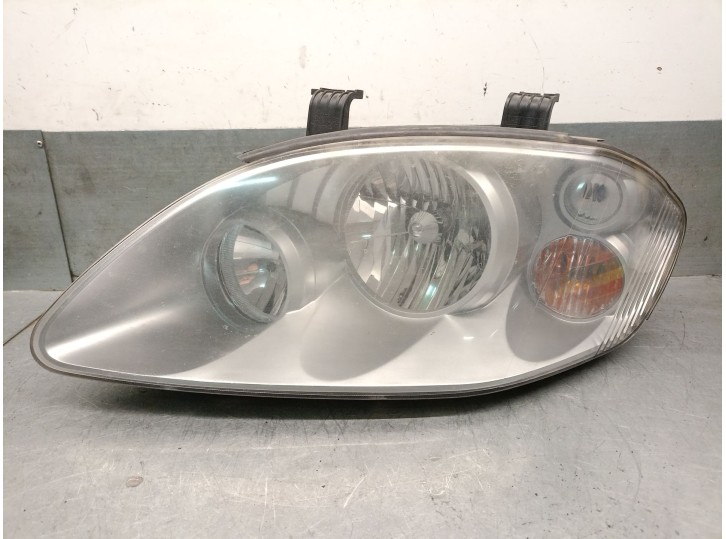 Recambio de faro derecho para ssangyong rodius i 2.7 xdi 4wd referencia OEM IAM 8310221305 8310221305 