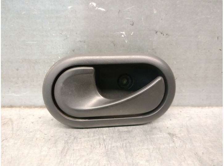 Recambio de maneta interior delantera izquierda para dacia sandero 1.6 mpi 85 (bs03) referencia OEM IAM 8200733848 K7MA8 