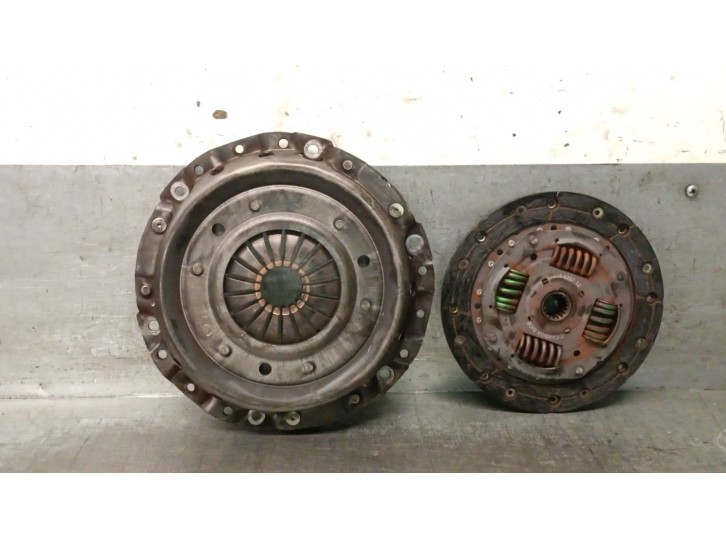 Replacement clutch kit for Citroën Saxo 1.5 D SX OEM IAM reference 2004W1 2004W1 LUK