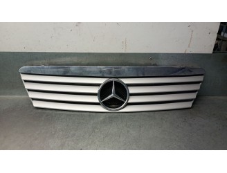 Recambio de rejilla delantera para mercedes-benz clase a (w168) 1.7 cdi diesel cat referencia OEM IAM A1688801283 A1688880160 