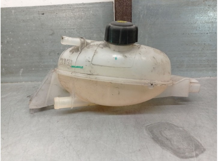 Recambio de deposito expansion para renault master iii furgon ma / fm9t / myb23061a3t0 2.3 diesel referencia OEM IAM 217100015R 