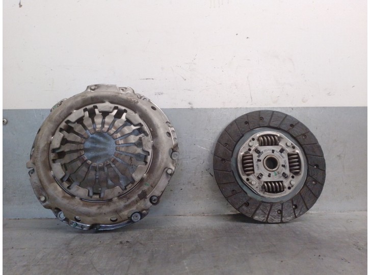 Recambio de kit embrague para renault megane ii berlina 3p 1.6 16v referencia OEM IAM 302050901R 302050901R 302050901R