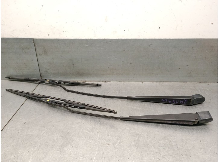 Recambio de brazo limpia delantero derecho para ford mondeo berlina 2.0 16v cat referencia OEM IAM 93BG17526C2C  