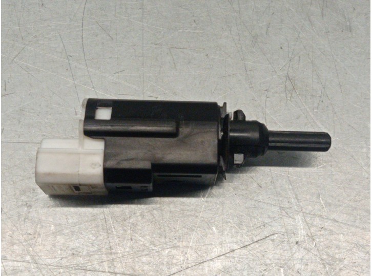 Recambio de interruptor para renault master iii furgon ma / fm9t / myb23061a3t0 2.3 diesel referencia OEM IAM 253205115R 