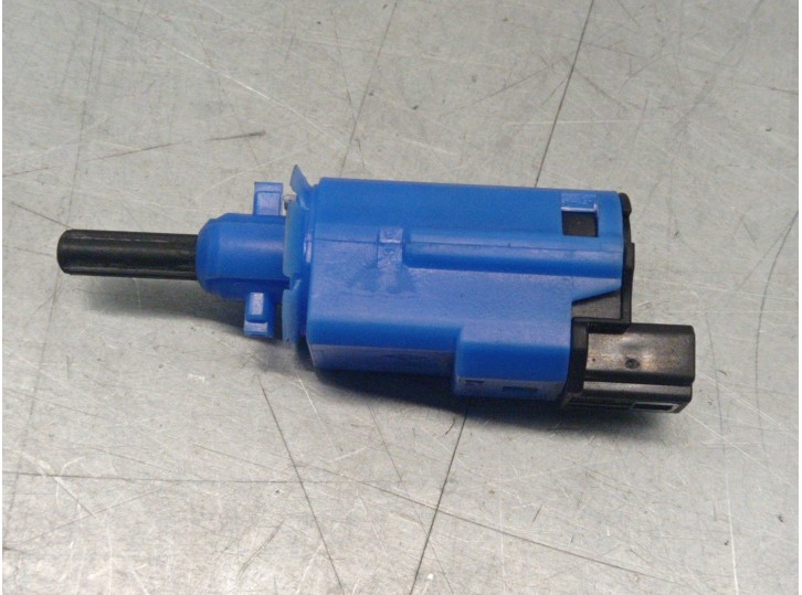 Recambio de interruptor para renault master iii furgon ma / fm9t / myb23061a3t0 2.3 diesel referencia OEM IAM 253251679R  