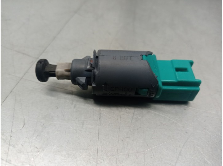 Recambio de interruptor para renault master iii furgon ma / fm9t / myb23061a3t0 2.3 diesel referencia OEM IAM 253250007R 
