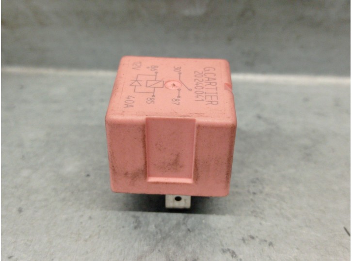 Recambio de rele para renault master iii furgon ma / fm9t / myb23061a3t0 2.3 diesel referencia OEM IAM 8200308271  