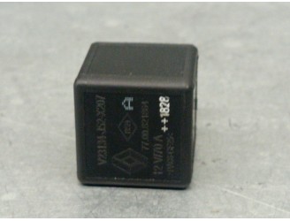 Recambio de rele para renault master iii furgon ma / fm9t / myb23061a3t0 2.3 diesel referencia OEM IAM 7700821864  