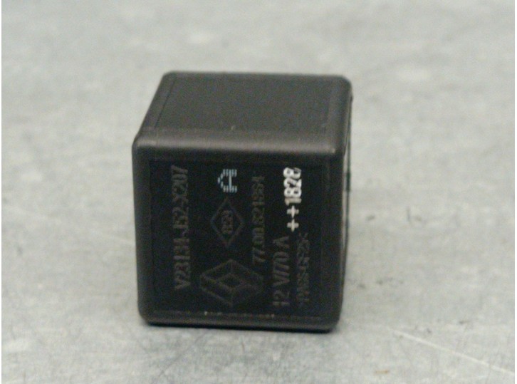 Recambio de rele para renault master iii furgon ma / fm9t / myb23061a3t0 2.3 diesel referencia OEM IAM 7700821864  