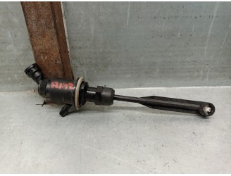 Recambio de bomba embrague para renault master iii furgon ma / fm9t / myb23061a3t0 2.3 diesel referencia OEM IAM 8200673232C  