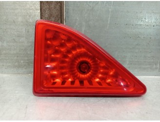 Recambio de piloto trasero central para renault master iii furgon ma / fm9t / myb23061a3t0 2.3 diesel referencia OEM IAM 2659000