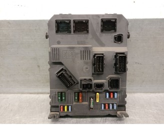 Recambio de caja reles / fusibles para peugeot 206 berlina 1.4 hdi referencia OEM IAM 9657999680 S118085320F SIEMENS