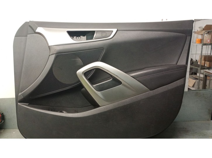 Recambio de guarnecido puerta delantera derecha para hyundai veloster (fs) 1.6 gdi referencia OEM IAM 823082V000RY 823082V000RY 