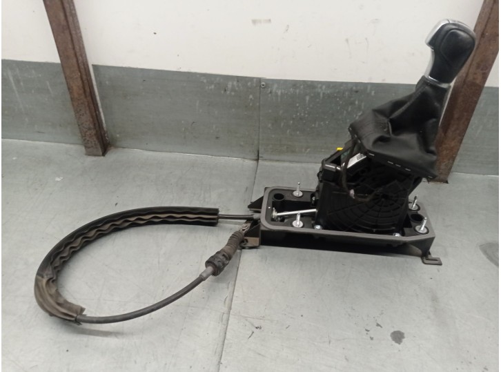 Recambio de palanca cambio para volkswagen touran (5t1) 1.4 tsi referencia OEM IAM 5QB713023G 5QB713023M 038211005P