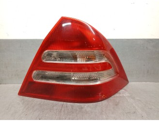 Recambio de piloto trasero derecho para mercedes-benz clase c (w203) berlina 32 amg (203.065) referencia OEM IAM A2038200264 A20