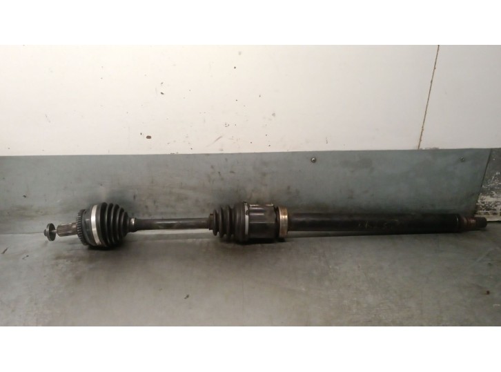 Recambio de transmision delantera derecha para volvo v70 familiar 2.4 cat referencia OEM IAM P8689217 8252052 