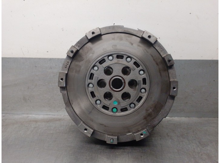 Replacement flywheel for Opel Antara A (L07) 2.2 CDTi OEM IAM reference 96899520 4818025 VALEO