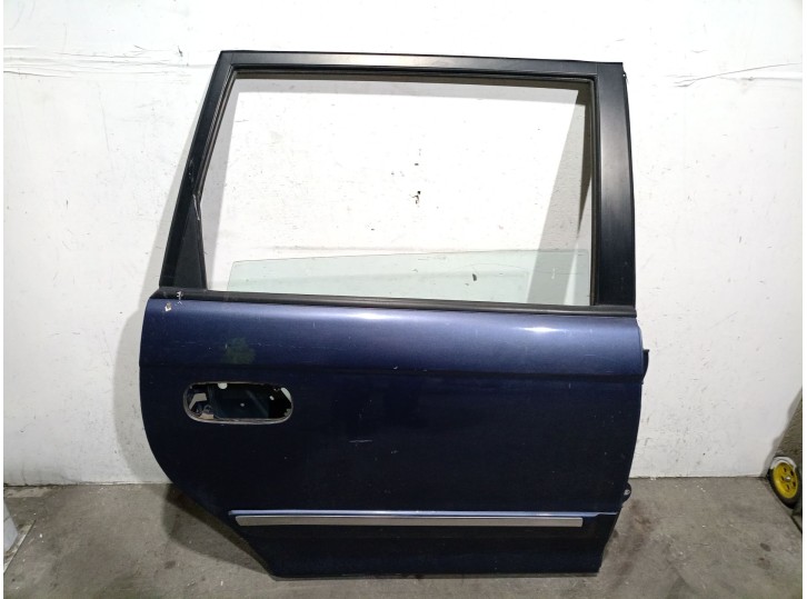 Recambio de puerta trasera derecha para hyundai trajet (fo) 2.0 crdi gls referencia OEM IAM 770043A020 770043A020 