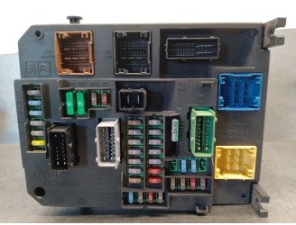 Recambio de caja reles / fusibles para peugeot 308 sw ii (lc_, lj_, lr_, lx_, l4_) 1.6 bluehdi 120 referencia OEM IAM 9806687880