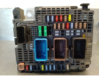 Recambio de caja reles / fusibles para peugeot 308 sw ii (lc_, lj_, lr_, lx_, l4_) 1.6 bluehdi 120 referencia OEM IAM 9810296080