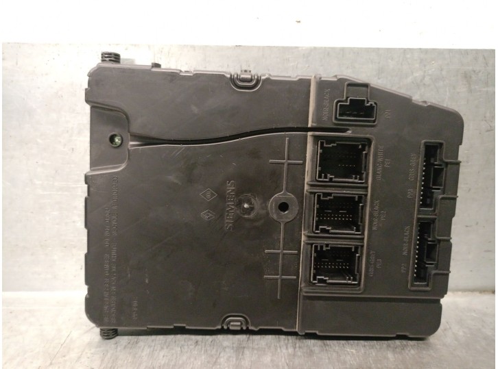 Recambio de caja reles / fusibles para renault scenic ii 1.6 16v referencia OEM IAM 8200433198  S118400260E SIEMENS
