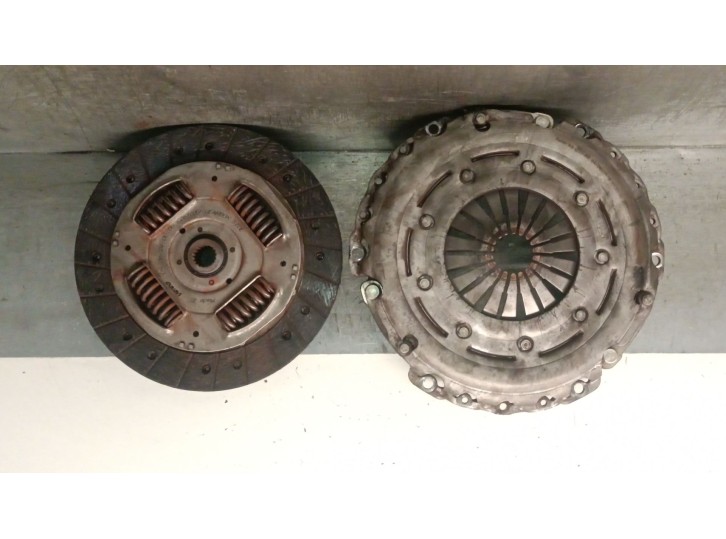 Recambio de kit embrague para peugeot partner kombi 1.6 16v hdi cat referencia OEM IAM 1611273080 2052Z0 VALEO