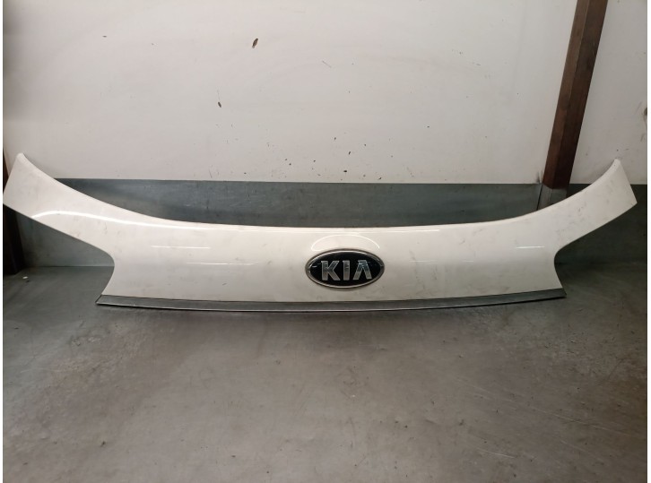 Recambio de molduras traseras para kia carens iv 1.7 crdi referencia OEM IAM 87310A4100 87311A4100 