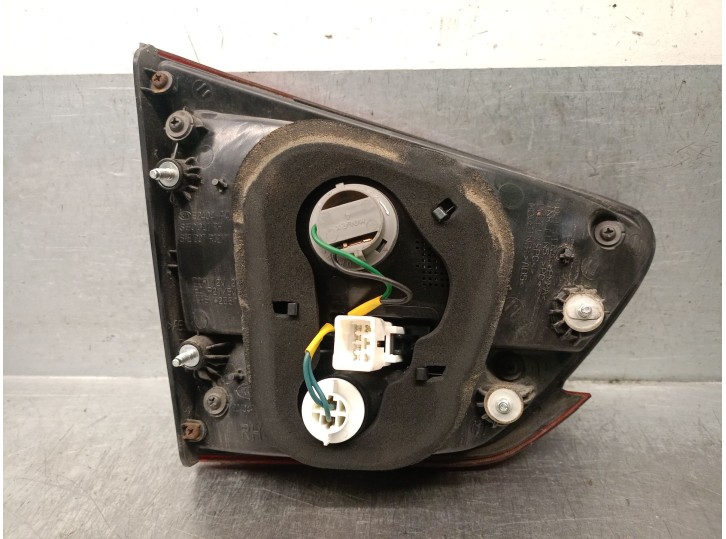 Recambio de piloto trasero derecho para kia carens iv 1.7 crdi referencia OEM IAM 92404A4010 92404A4020 