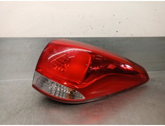 Recambio de piloto trasero derecho para kia carens iv 1.7 crdi referencia OEM IAM 92402A4010 92402A4020 