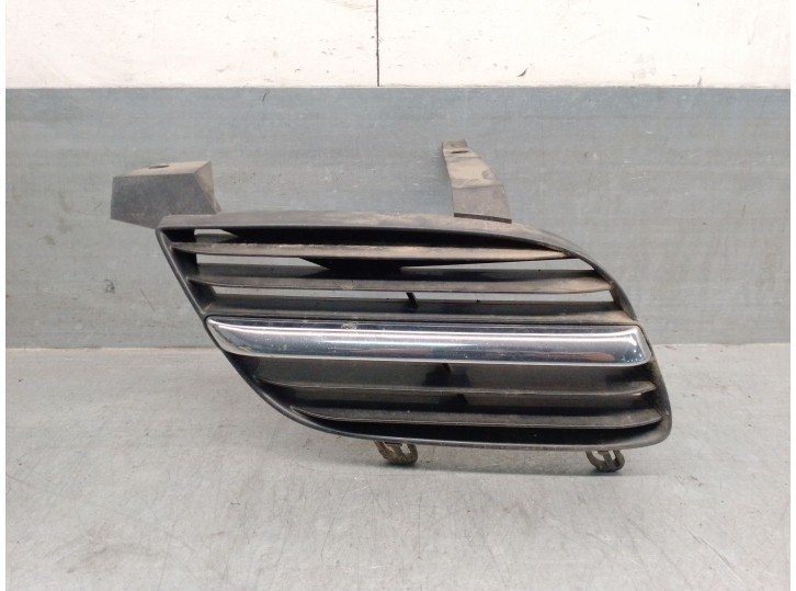 Recambio de rejilla delantera para nissan almera ii (n16) 2.2 di referencia OEM IAM 62332BM400 62310BM425 