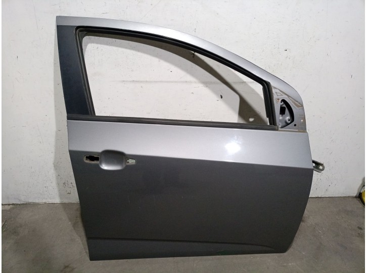 Recambio de puerta delantera derecha para chevrolet aveo 1.2 cat referencia OEM IAM 95940508 95940508 
