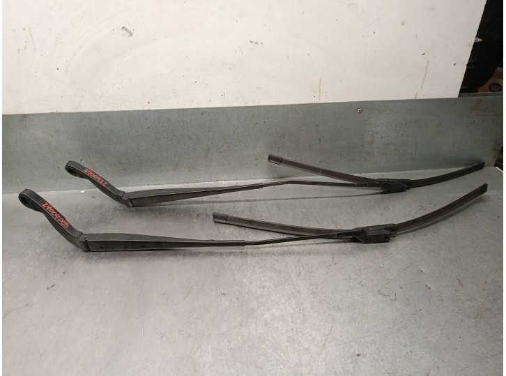 Recambio de brazo limpia delantero derecho para citroën jumper iii furgoneta 2.2 hdi 110 referencia OEM IAM 6429CH 6429CG 