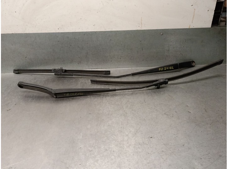 Replacement front right wiper arm for Audi A3 (8P) 2.0 TDI OEM IAM reference 8P1955410A 8P1955409D 